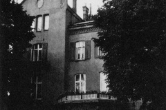 Das-von-Hermann-Anschuetz-fuer-Albert-Einstein-zur-Verfuegung-gestellte-Haus-am-Heikendorfer-Weg-23